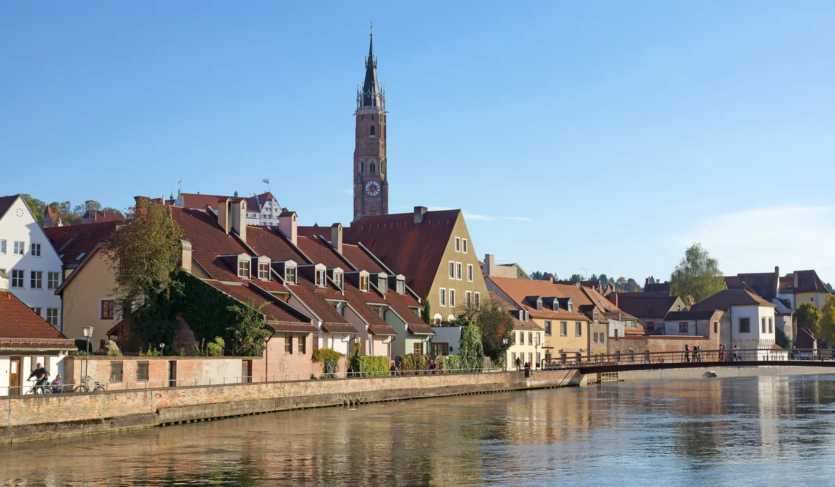 Landshuter Altstadt an der Isar mit der Martinskirche